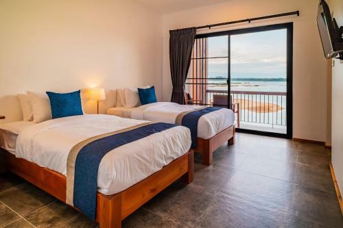 Hotel The Riviera Champasak