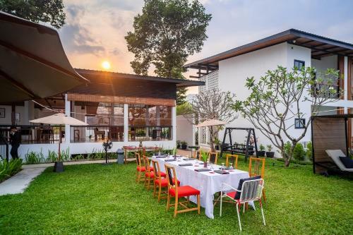 Hotel The Riviera Champasak