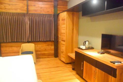 Manuka Hillwood Hotel