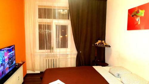 Orange Studio Apartment