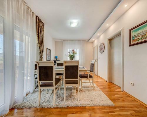 Apartamento Holiday Home Div