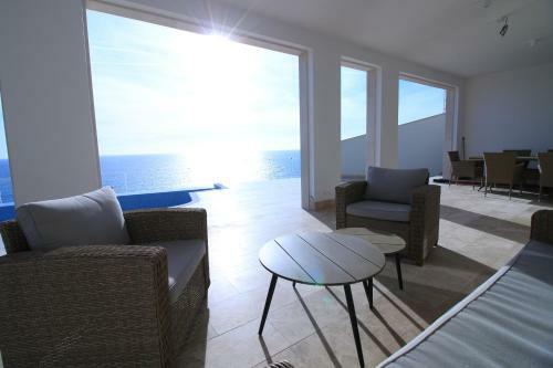 Maiden's Sea View Apartment's