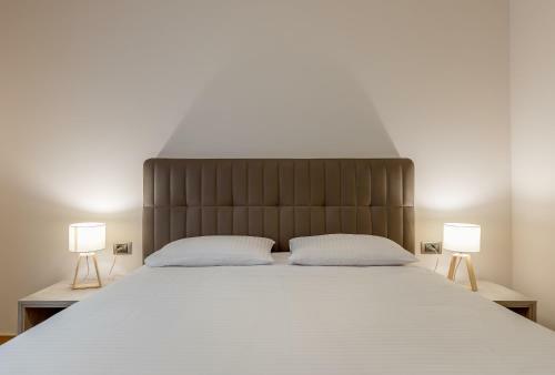 Athos Square Apartments