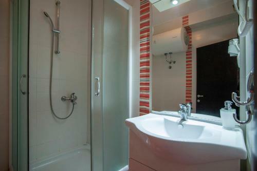 Mandir Apartments - Center