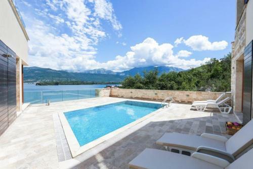 Kaluderovina Villa Sleeps 10 With Pool