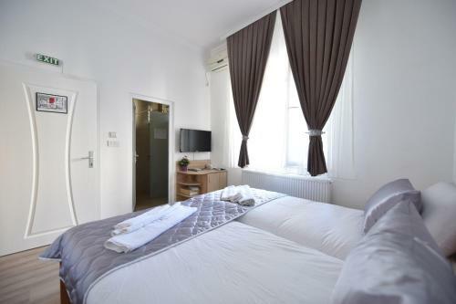 Villa Nina Hotel & Lounge Bar