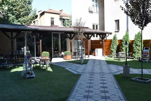Villa Nina Hotel & Lounge Bar