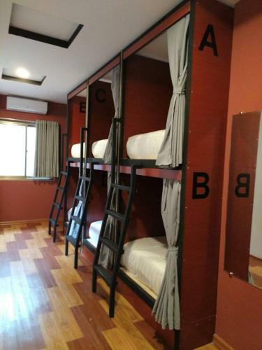 Shwe Hostel