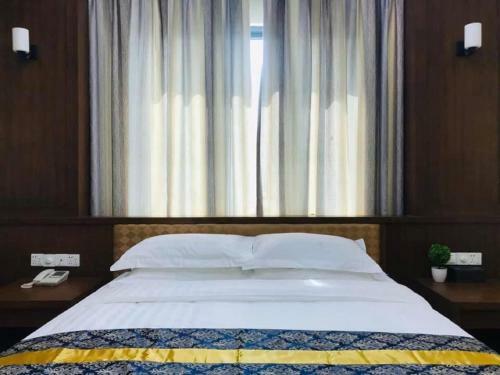 Royal Peacock Hotel