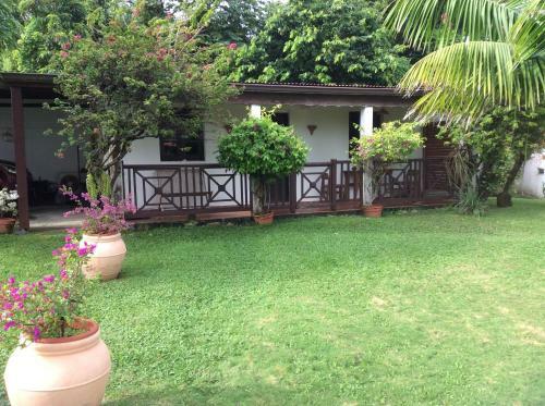 Hostal Le Bungalow Des Bougainvilliers