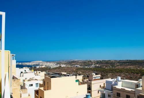Summer Breeze Apartment With Panoramic Terrace - By Getawaysmalta