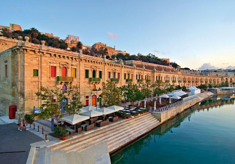 Valletta And Harbour Views Apartment In Central Sliema