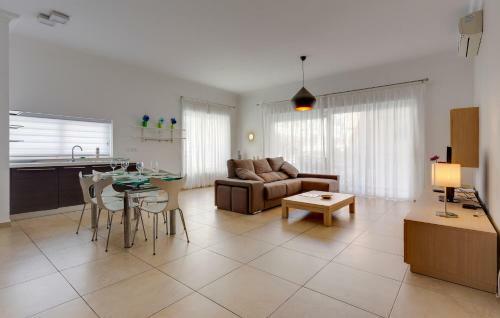 Apartment In Fort Cambridge With Pool