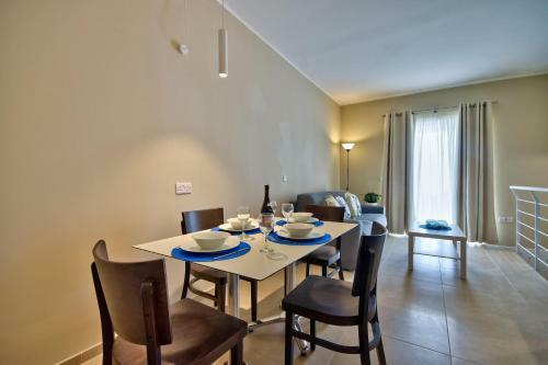 Spinola Park - Duplex Top Floor Apartment With Terrace