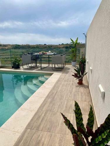 Denda Living
