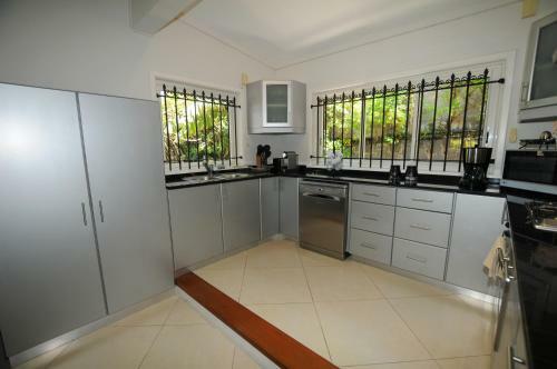 Villa Acassia, 140 Sqm, Pool, 500 M To La Preneuse Beach