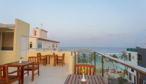 Hotel Eleven Trees Maldives