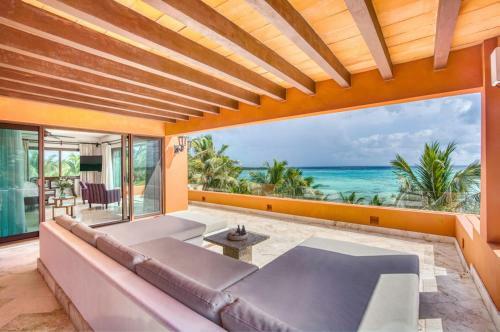 Tankah Cuatro Villa Sleeps 34 With Pool And Air Con