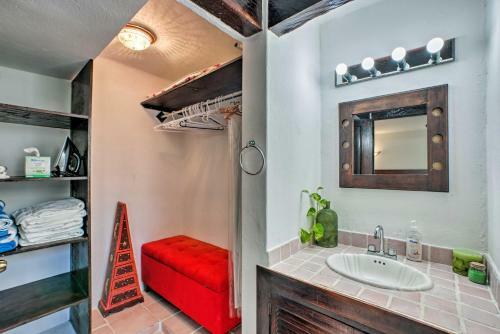 Updated Oceanside Townhome, 1 Block To Beach!