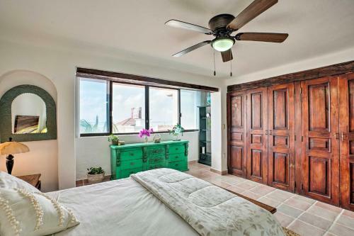 Updated Oceanside Townhome, 1 Block To Beach!