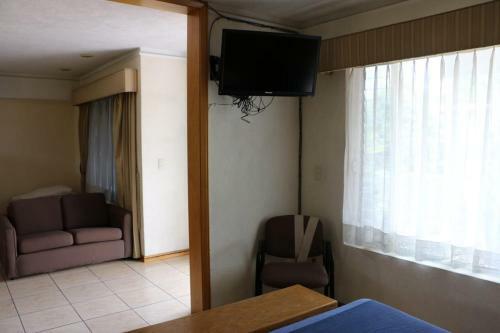 Cypres Hotel & Suites