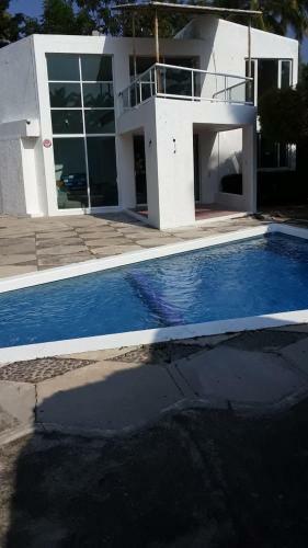 Casa Economica Con Alberca Privada