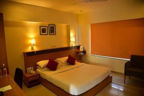 Hi 5 Hotel & Experience
