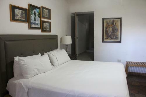 Hotel Hostal El Farol