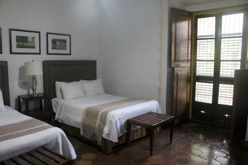 Hotel Hostal El Farol