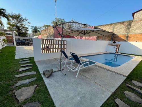 Fabulous Rustic House With Pool Just 6 Blocks From The Beach