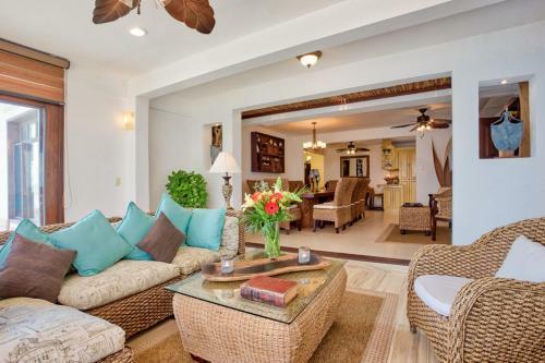 Private Beach Front Villa With Pool
