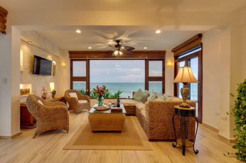 Private Beach Front Villa With Pool