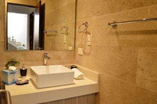 Luxurious And New 2 Bedroom Apartment With Private Jacuzzi