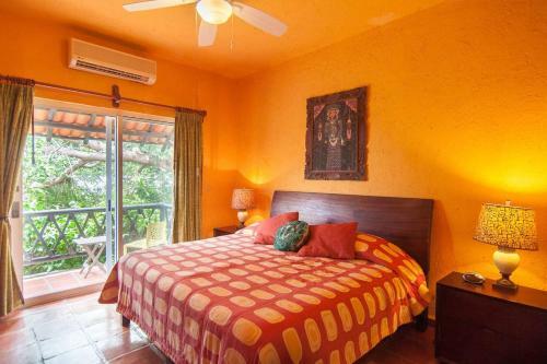 Charming Boho Condo Walking Distance From Beach & 5th Ave!