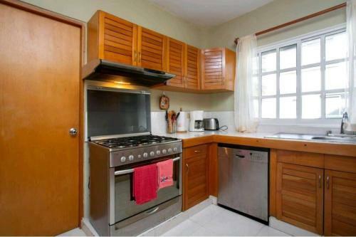 3bd 3bth Gorgeous Modern Villa Mins From Beach Wifi And Pool By Mint