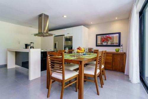 Playa Paradise With Golf, Pool And Beach Club Access!