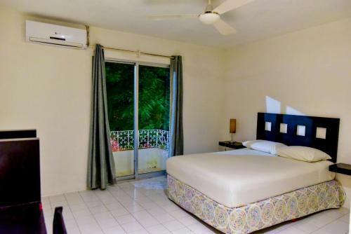 Hotel Tropical Casa Blanca