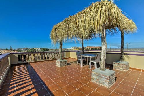 Charming Las Conchas Home With Deck - Steps To Beach!