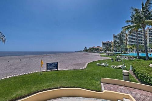 Apartamento Special! 10th-floor Pv Condo With Ocean Views!