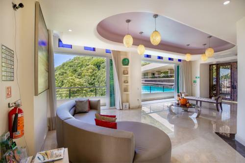 Luxury Beach Frontage Villa With Amazing Views For Rent