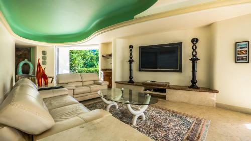 Luxury Beach Frontage Villa With Amazing Views For Rent