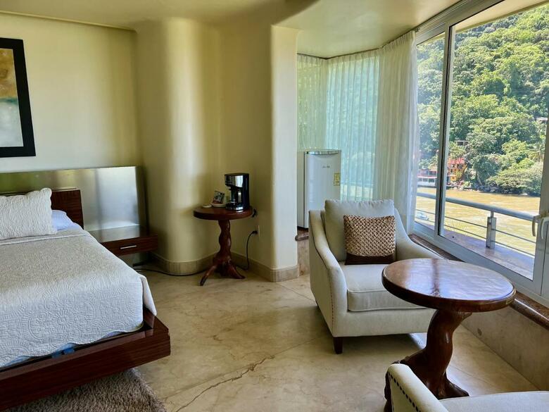 Ocean Frontage Cottage