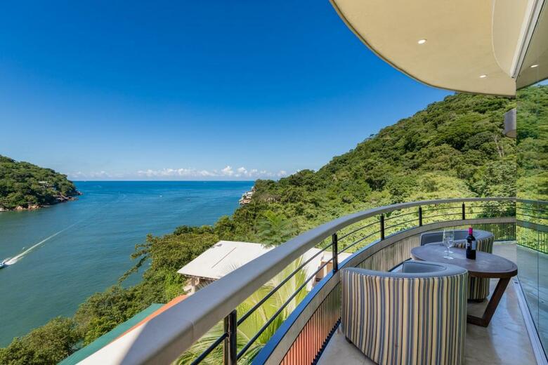 Ocean Frontage Cottage