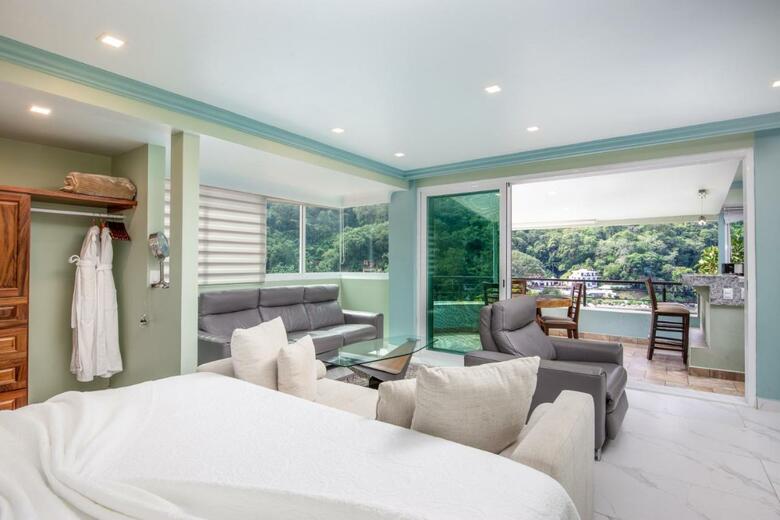 Ocean Frontage Cottage
