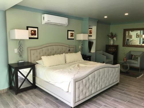 Hostal Ocean Frontage Two Bedroom Family Compound With Full Kitchen