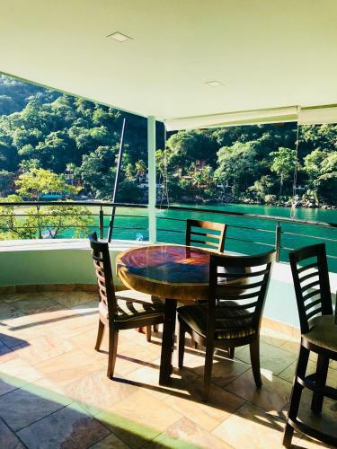 Hostal Ocean Frontage Two Bedroom Family Compound With Full Kitchen