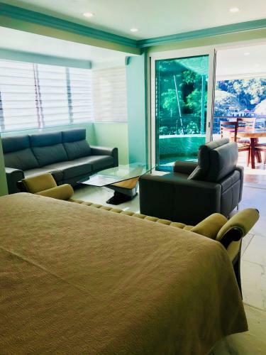Hostal Ocean Frontage Two Bedroom Family Compound With Full Kitchen