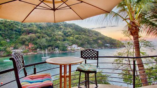 Hostal Room In Villa - Elegant Suite With Beach View