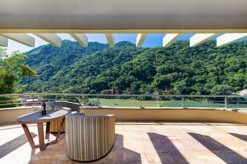 Hostal Room In Villa - Elegant Suite With Beach View
