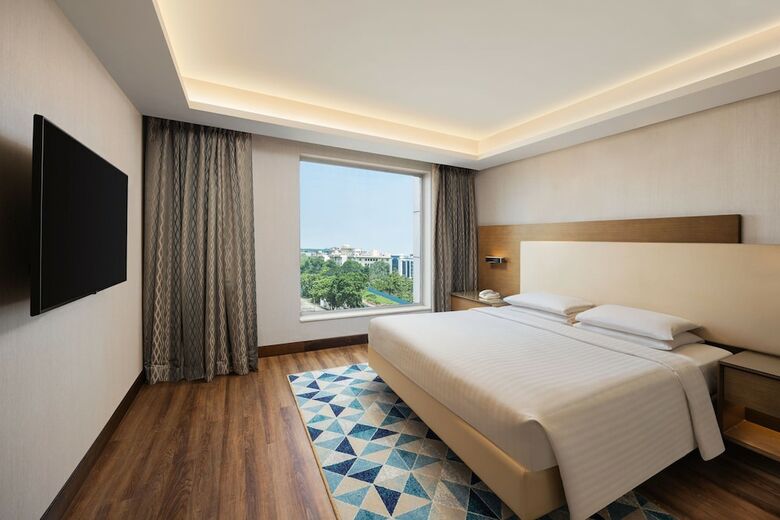 Hotel Courtyard By Marriott Bhopal